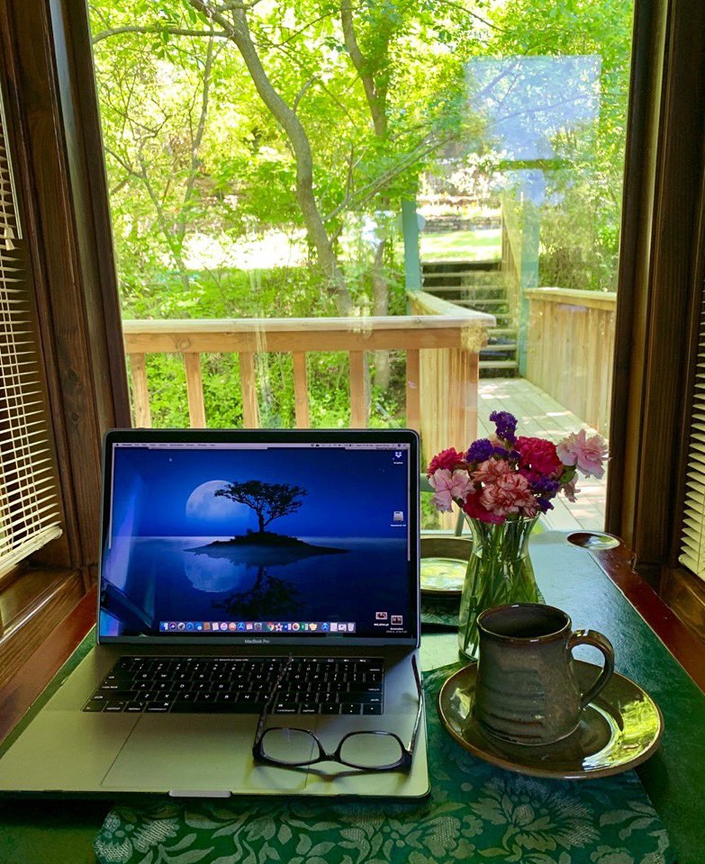 jamieelizabeth7's tweet photo. A little morning work from the treehouse...
#wahm #BecauseTrees #GirlsRetreat #EurekaSprings https://t.co/TlUYc5IciO