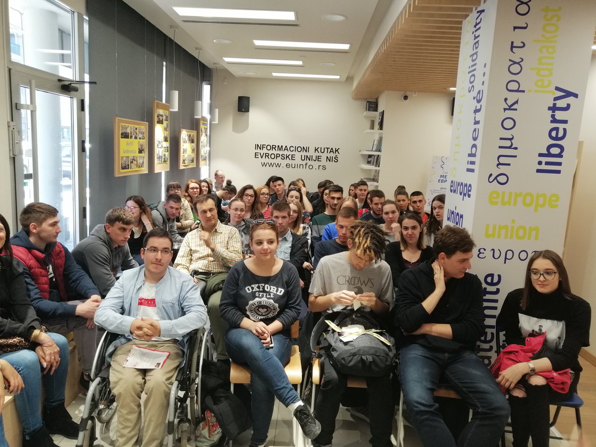 EUinfoNis's tweet photo. #EUinfoNi je trenutno prepun mladih ljudi, veliko interesovanje za prezentaciju programa volontiranja u Evropi. 👏 https://t.co/BQjzQB2NJO