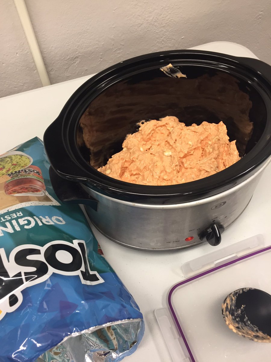 KStateLSAMP's tweet image. The dip is warming and food is out! Students come by Holtz 101 for the Finals Potluck. Free food.  #FirstgenForward #FirstgenCats