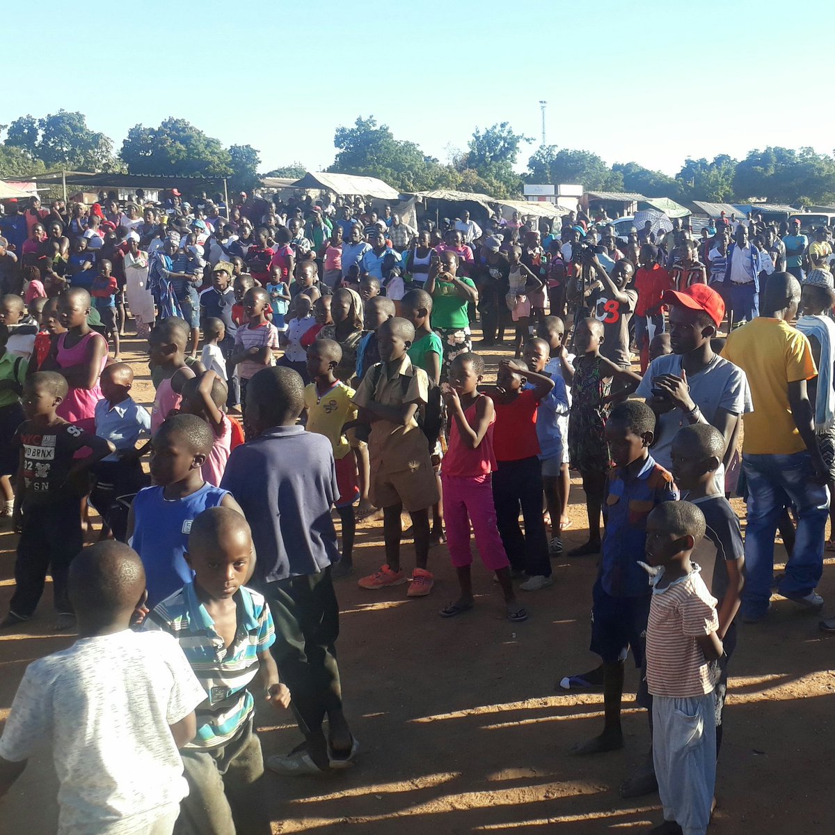 Min_of_IC's tweet photo. #MakeLocalBuyLocal.Today, @Min_of_IC together with Buy Zimbabwe in conjunction with Radio Zimbabwe were in Gweru at Mkoba 16 Shopping Centre to sensitise the public on the importance of making and buying local products. This Friday, the campaign continues in Bulawayo,Cowdray Park https://t.co/XCzYtEGMDs