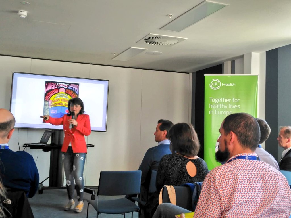 EIT_Health_es's tweet photo. Shawna Butler, entrepreNURSE-in-Residence de la @singularityu hablando sobre la convergencia entre alimentación y salud en el seminario de la #crossKIC #Food4Health https://t.co/stqkJzH7qJ