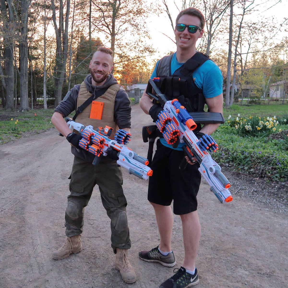 TrueMobster's tweet photo. Flew out to Canada to team up with @AaronEsser on some badass action videos, Awh Yeaah 🇨🇦🇬🇧 https://t.co/hUnkKQCtR3