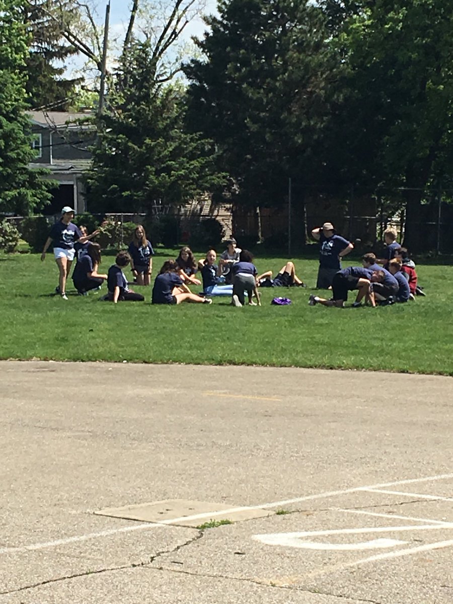 LeesTracie's tweet photo. 8th graders playing an old favorite- Duck, Duck, Goose. After a morning of T-Ball for Theiss, they needed some down time! #ghsdreambig #ourkidsareawesome https://t.co/WMao6dXD2F
