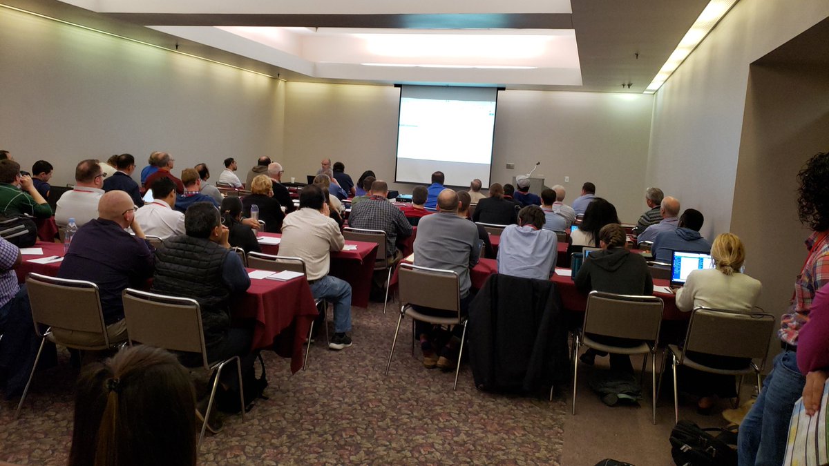 oracledba_csu's tweet image. Standing room only!  Apex 19 new features with @joelkallman #GLOCCLE #orclapex #gloccle