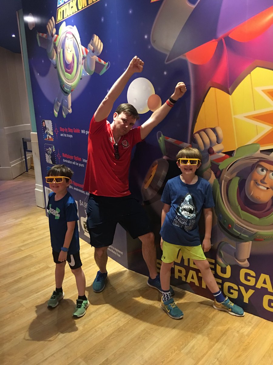 HomeB4Dark's tweet photo. #disney #danonvacay #buzzlightyear #notsoccerspecific https://t.co/W0GMDGYrxT