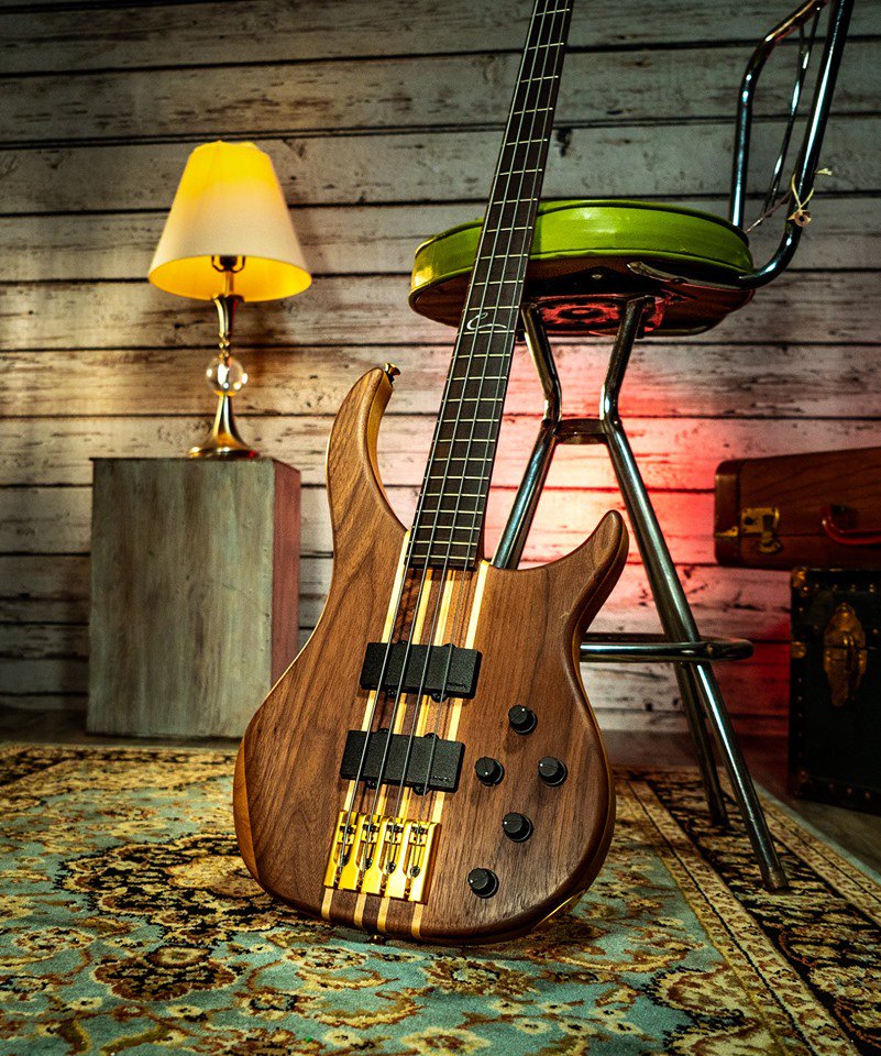 Peavey UK (@peaveyuk) on Twitter photo What gets your vote for the most iconic bass line of all time?
Pictured: <a href="/Peavey/">Peavey Electronics</a> Cirrus 4 What gets your vote for the most iconic bass line of all time?
Pictured: <a href="/Peavey/">Peavey Electronics</a> Cirrus 4