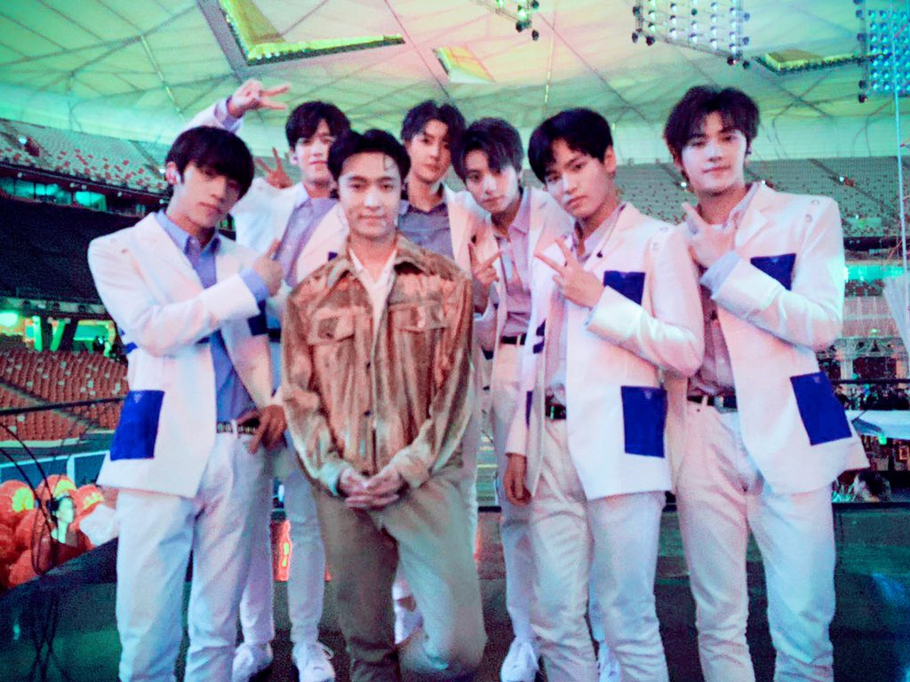 UNINE_official's tweet photo. It’s an honor to perform “青春亚洲Young Asia” at Asian Culture Carnival with Zhang Yixing, Chen Weiting and all other awesome artists! 💪💪

To watch the full performance at https://t.co/ULxH6WpnLH

#CDAC #AsianCultureCarnival #UNINE https://t.co/ugTdeQOfqF