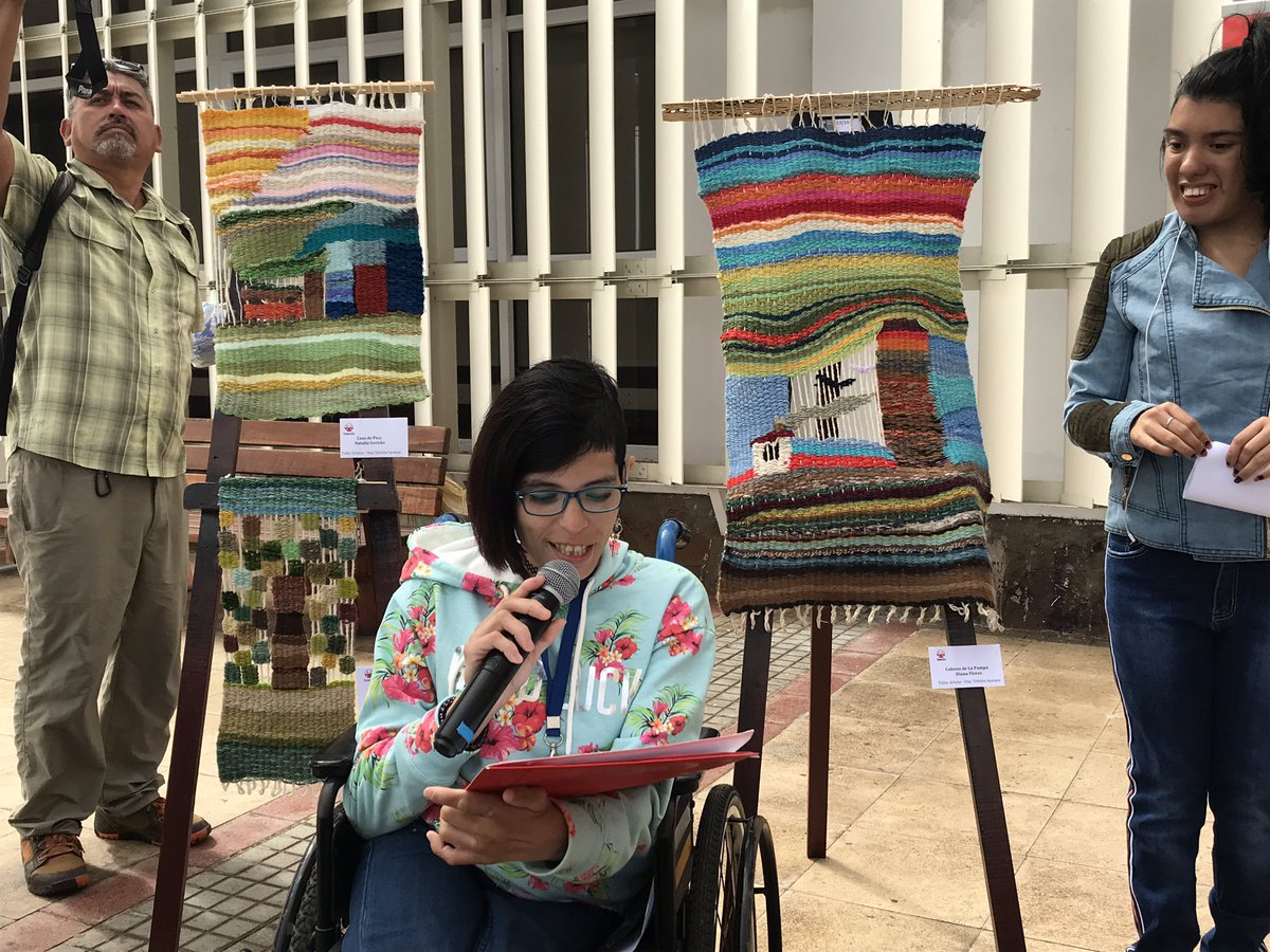 V_teletonIqq's tweet photo. ¡Buenos días amigos! ♥️

Nuestro usuarios de  #UTAC se hicieron participe de la #SemanaDeEducaciónArtistica, actividad organizada por es Ministerio de Culturas, Artes y patrimonio. En donde hacen muestra de sus telares y dejando un mensaje de ellos. 😁👏🏽

Feliz #Miercoles https://t.co/sXcJjfZxqf