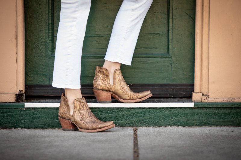 ariat western bootie dixon