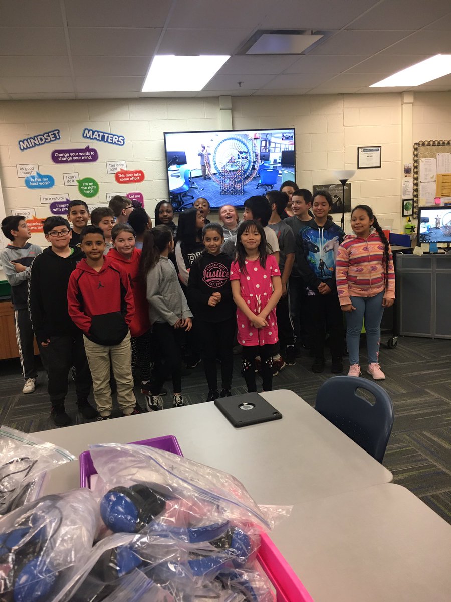 Techyteach16's tweet image. Getting onto  Skype with Finley’s SmartLab to see the k’nex Ferris Wheel. So Awesome! #CRidgepride #smartlab