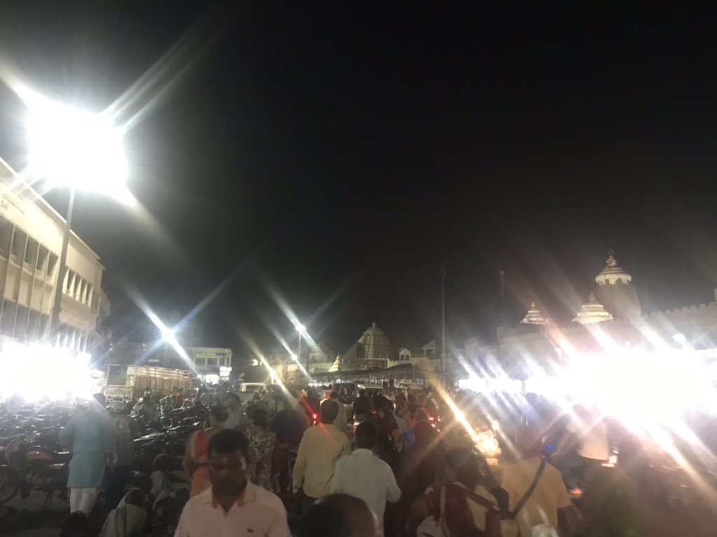 sudarsansand's tweet image. Jai Jagannath , happy to see that power supply has been restored to Jagannath temple &amp;amp; Grand road now. Thank to all who are working day and night to #ReBuildPuri 🙏 #CycloneFaniAftermath