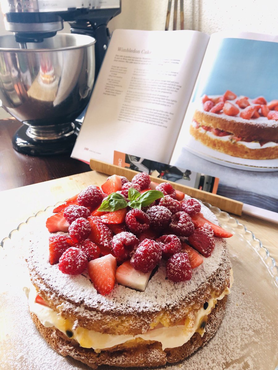 PaulaNevesD's tweet photo. O bake do dia #madebyhim https://t.co/1XTjNCwEJX
