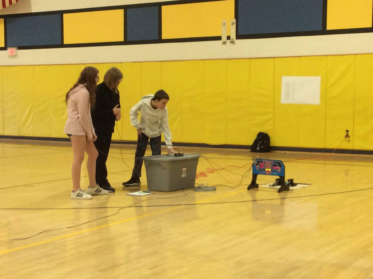 MAMSCaptain's tweet photo. Racing at MAMS! Design &amp; Build Pilot.  Who will be the champion? #mamslearning #BoltPride https://t.co/nFANeCSjCx