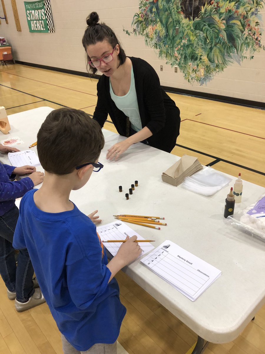 AES_MrsHolmes's tweet photo. Enjoying Science Central Health Fair stations about the eye, ear, nose, and brain! 👁👂🏼👃🏼🧠 @AESPanthers https://t.co/XKW6gYjptE