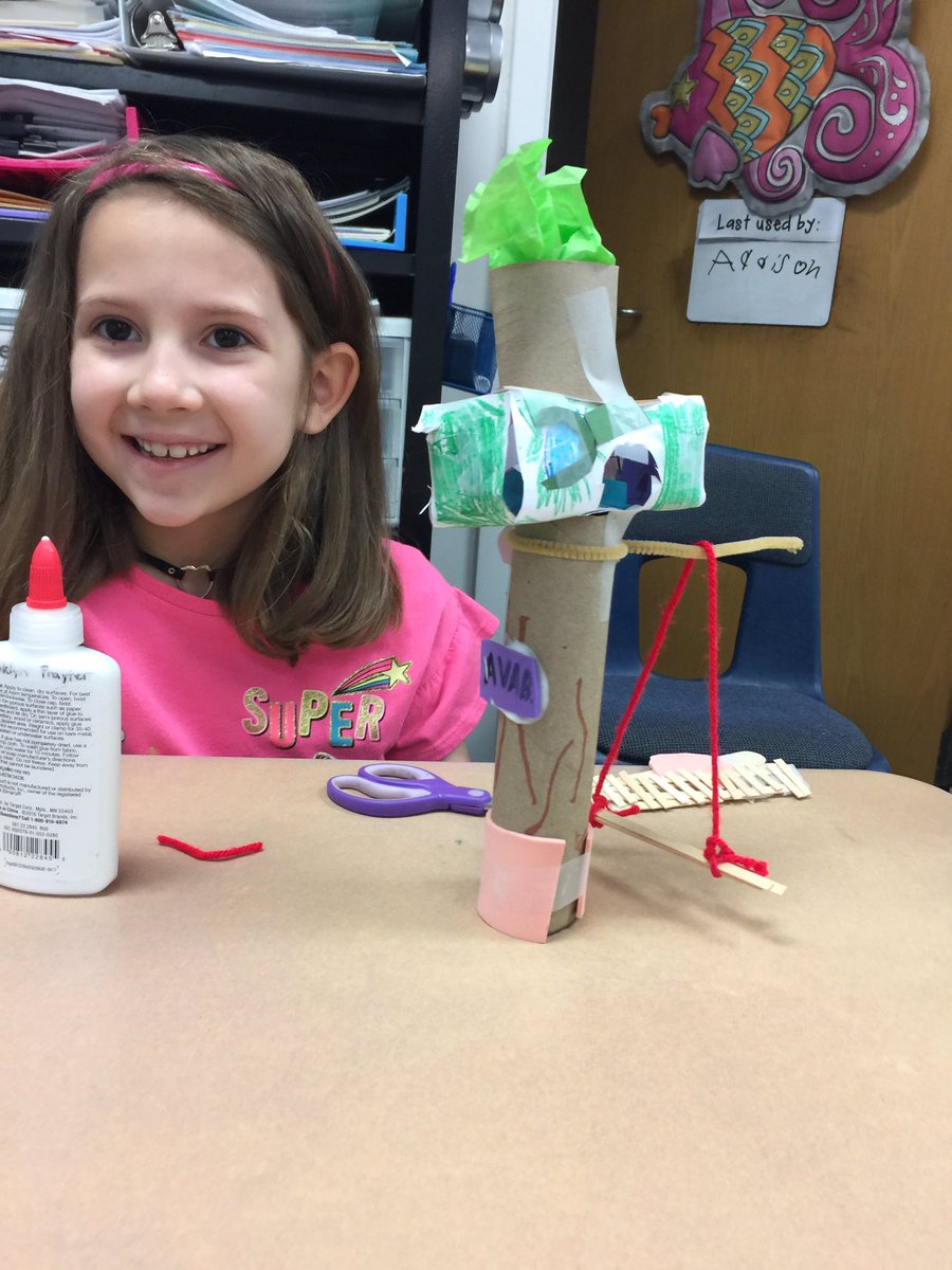 awlswa's tweet image. Second graders engineering their tree house models! #TreeHouseMasters