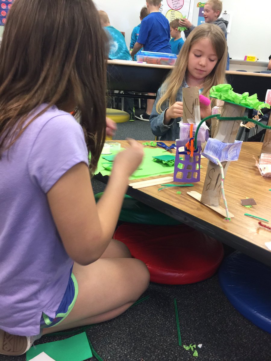 awlswa's tweet image. Second graders engineering their tree house models! #TreeHouseMasters