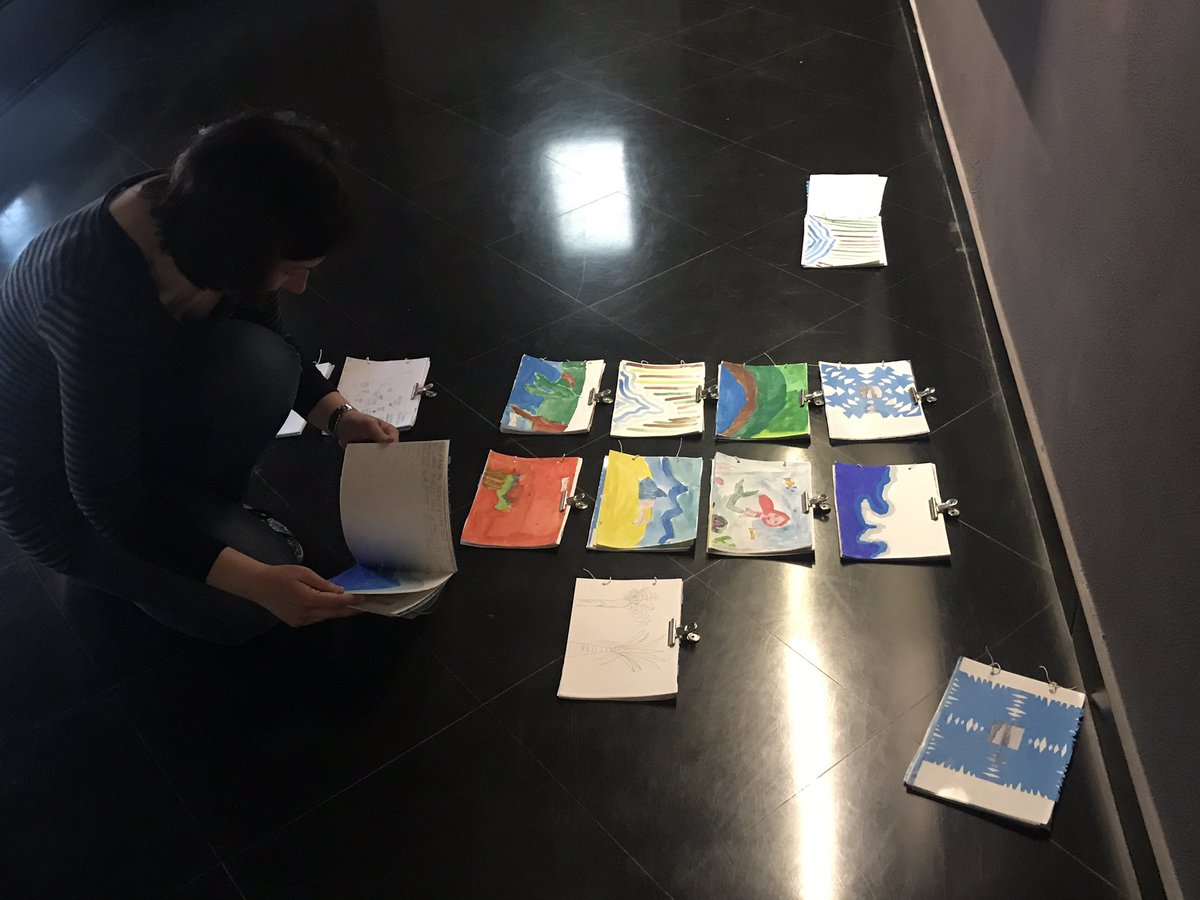MuSel_MuCast's tweet photo. #mostra #andersenlab in allestimento #PlayMW #museumweek giochiamo anche noi adulti allestendo mostra esito delle attività didattiche con ben 99 #bambini di #SestriLevante https://t.co/7tC7FXAzQY