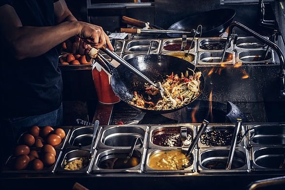 Wok2Eat's tweet photo. 🥡 Customers can create their perfect meal by following a three step menu: choose a base of noodles, rice or vegetables, before adding a range of healthy, natural and fresh toppings that fit even the most complex of dietary requirements.

ORDER NOW - https://t.co/0wPXEtLmx1 https://t.co/3Lswwc2Uyg