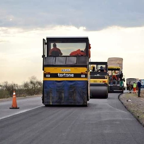 JorgeMAlvarez's tweet photo. En #Chabas la provincia avanza con la Playa de Camiones 🚚
Tras el anuncio del gob @MiguelLifschitz en la #Fespal avanzaremos con la concreción del proyecto junto pte comunal @LucasLesgart
En @GobSantaFe cumplimos lo q prometemos
#SomosLoQueHacemos
#SoñemosJuntosCaseros https://t.co/cG6dBivVs4