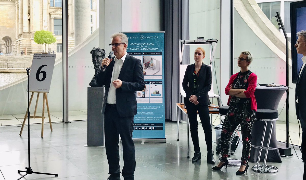 Viele Vorstellungen von Künstlicher Intelligenz stammen aus Science Fiction Romanen, sagt <a href="/JoergBienert/">Joerg Bienert</a> vom <a href="/ki_verband/">KI Bundesverband</a>. Deshalb ist der intensive Austausch von Politik, StartUps und Forschung über die Potentiale von #KI so wichtig. #leben2030 #SpeedDating