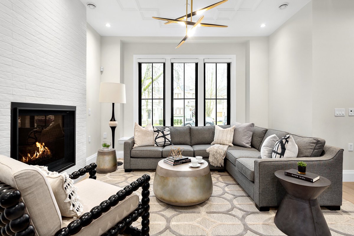 Gather round // Not only do circular #coffeetables pair well with #sectionals, they also make family rooms like this more kid friendly! #DazzlingMixInDouglasPark