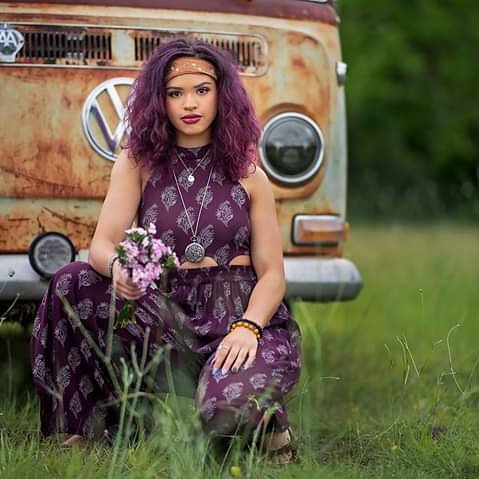 hillstotheyeah's tweet photo. My 💜hippie heart💜 girl was made for VW buses, fields, & flowers✌ Thank you @BlissPhotograph I love this shot!! 😍 #2020BlissSeniorModels #BlissModels #CourtneyBlissPhotography
#VW #Hippie #Purple #MemorialHS #Vibes #Groovy #SeniorPictures #Seniors2020 #FlowerChild #Aquarius https://t.co/g2pQIzVfa5