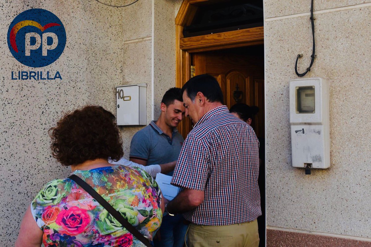 PLibrilla's tweet photo. 👉Empezamos el reparto de nuestro #ProgramaElectoral 📑por los diferentes barrios de Librilla.
👉Iremos a todos los barrios y zonas residenciales puerta a puerta.
#PuertaAPuerta
#RespartodeProgramaElectoral
#PacoRubioAlcalde
#CentradosEnTuFuturo
#26MVotaPP https://t.co/1SElTQHox9