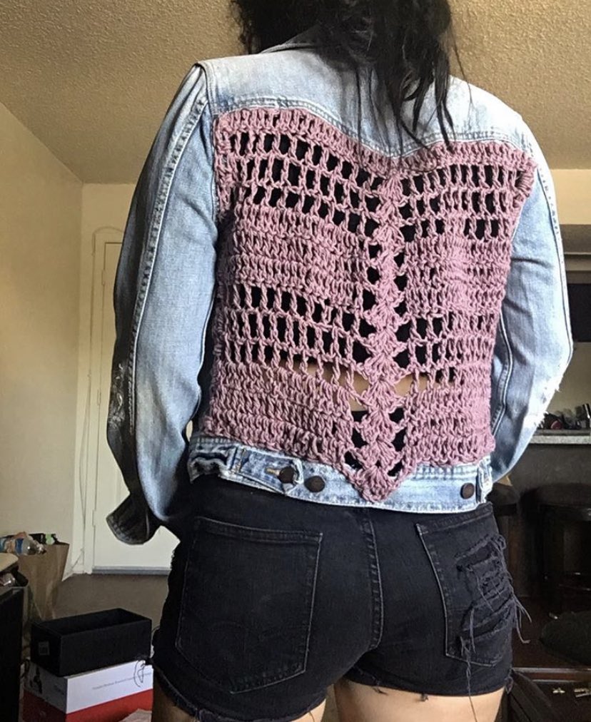 cruel_daughter's tweet photo. a couple years ago i used to cut out the backs of denim jackets and crochet into them 🧶💕🙈 i need to make a few more of these!!! ♡ https://t.co/tQyLMoCUn5