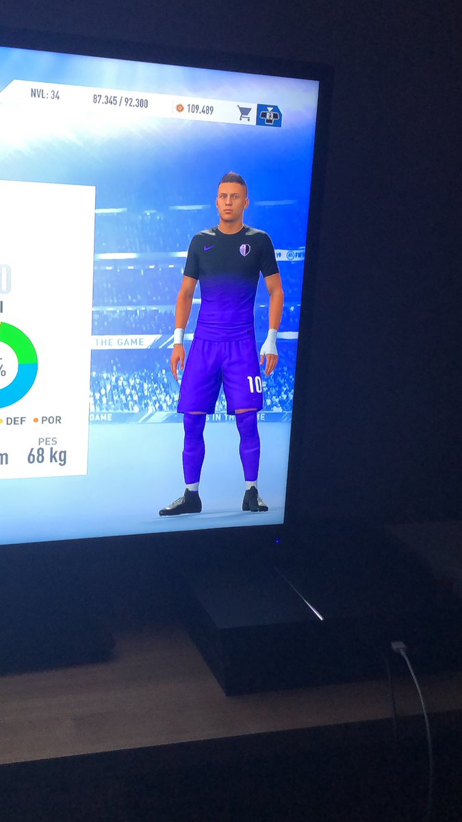 eduardo52274280's tweet photo. Partido ganado sufriendo +3 ante el rival @CTetones contento por marcar el gol para sumar los 3pto buen pase de mi hermano @Bembaloka4 y felicitar a todos los jugadores de mi equipo @VfoMiguel 
@UTSuFifa  @BRYANDB5  @EscopetillaJonn Tiki toki no se rinde💙💛💙💛 https://t.co/Mz020QzzCF