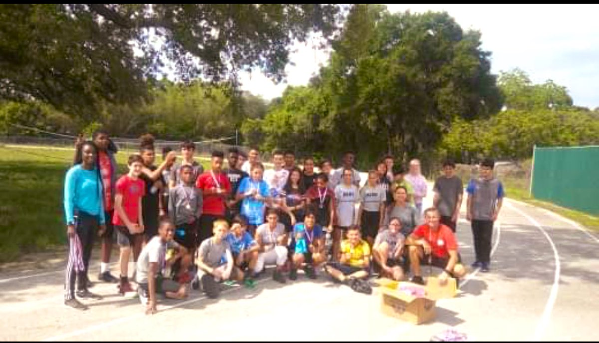 MonykaPaul's tweet photo. 2019 Mann Mile Challenge Finale Competition Athletes!!!!!!
@DanteJones_HCPS @Raiders_Media @HillsboroughSch 
#milechallange #Hillsborough #middleschool #Mann #Raiders #PE #Finale #Runners #winners #proudteacher https://t.co/6usxQR69ee