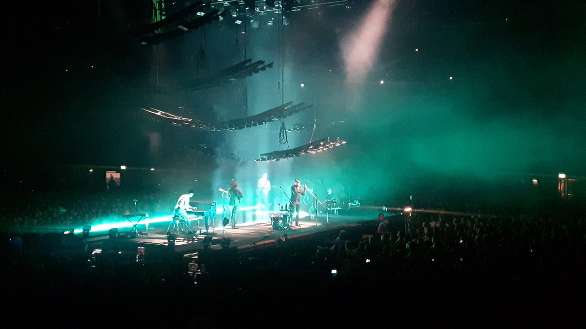 theCharlize's tweet photo. I'm so in love with life right now. I got to share the love of one of my favourite bands @MumfordAndSons with my best friend and it was just amazing ♡ https://t.co/01TRNEa0Ny