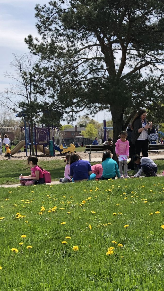 It was a perfect day for our Outdoor Sketching Club! ☀️ So happy that Ts @misstdyck <a href="/wendy_machry/">wendy machry</a> &amp; Ms Rickels <a href="/adventuresof215/">Room 215</a> joined these amazing student artists! #hillsideinspires