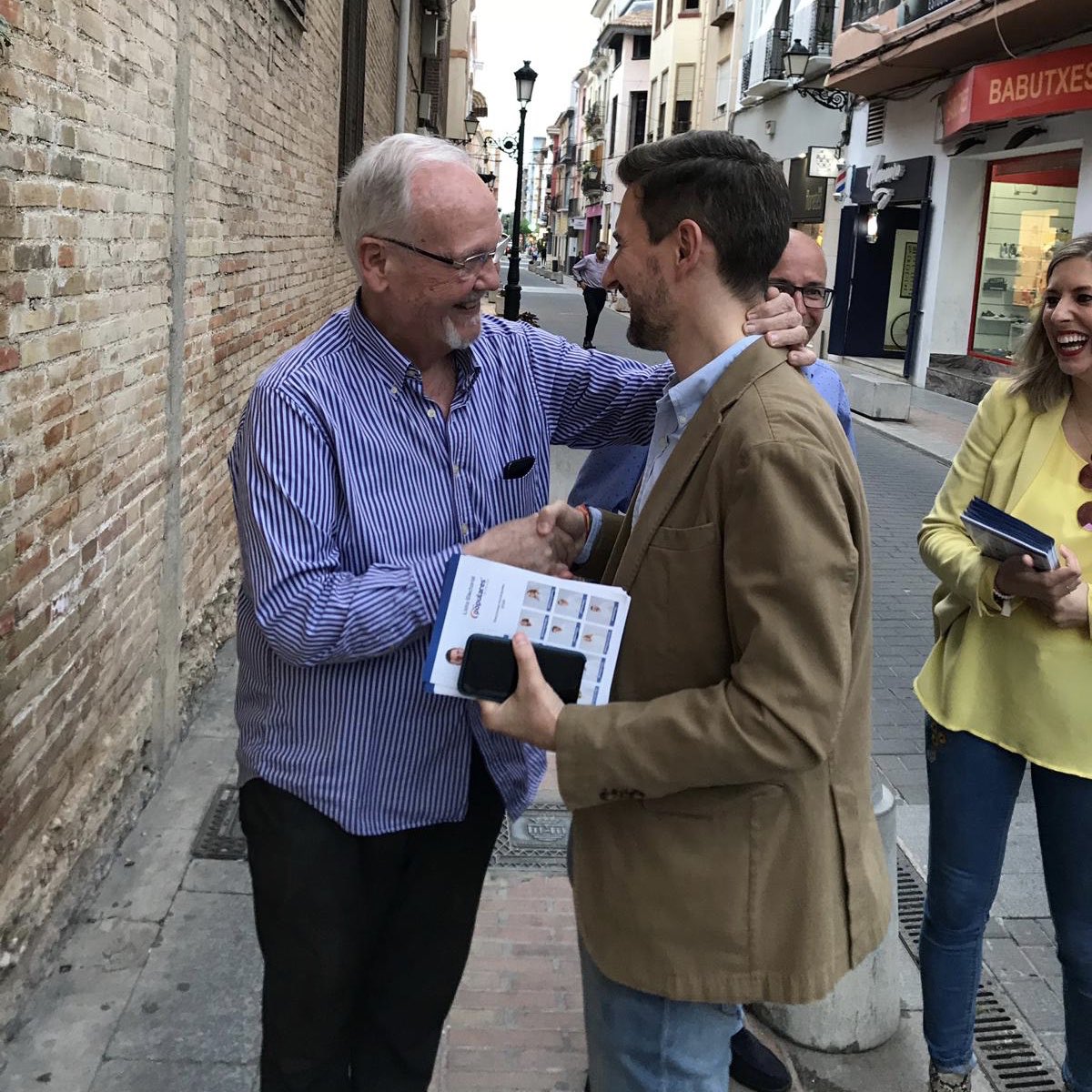 popularesgandia's tweet photo. Toda una vida de entrega y dedicación a unas siglas y a un proyecto. Gracias por tanto 💙🙌🏻
.
#SolerAlcalde #IlusiónPorGandia #GanaryGobernarGandia https://t.co/ADYAg9rC4E