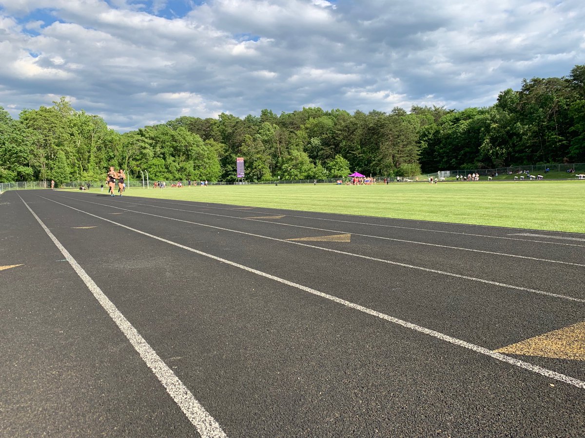 ChadwickCox's tweet photo. ⁦@blacksburgxctf⁩ 
Always fun to be at #PHHS
for the #CakeMeet https://t.co/uZWAZq618V
