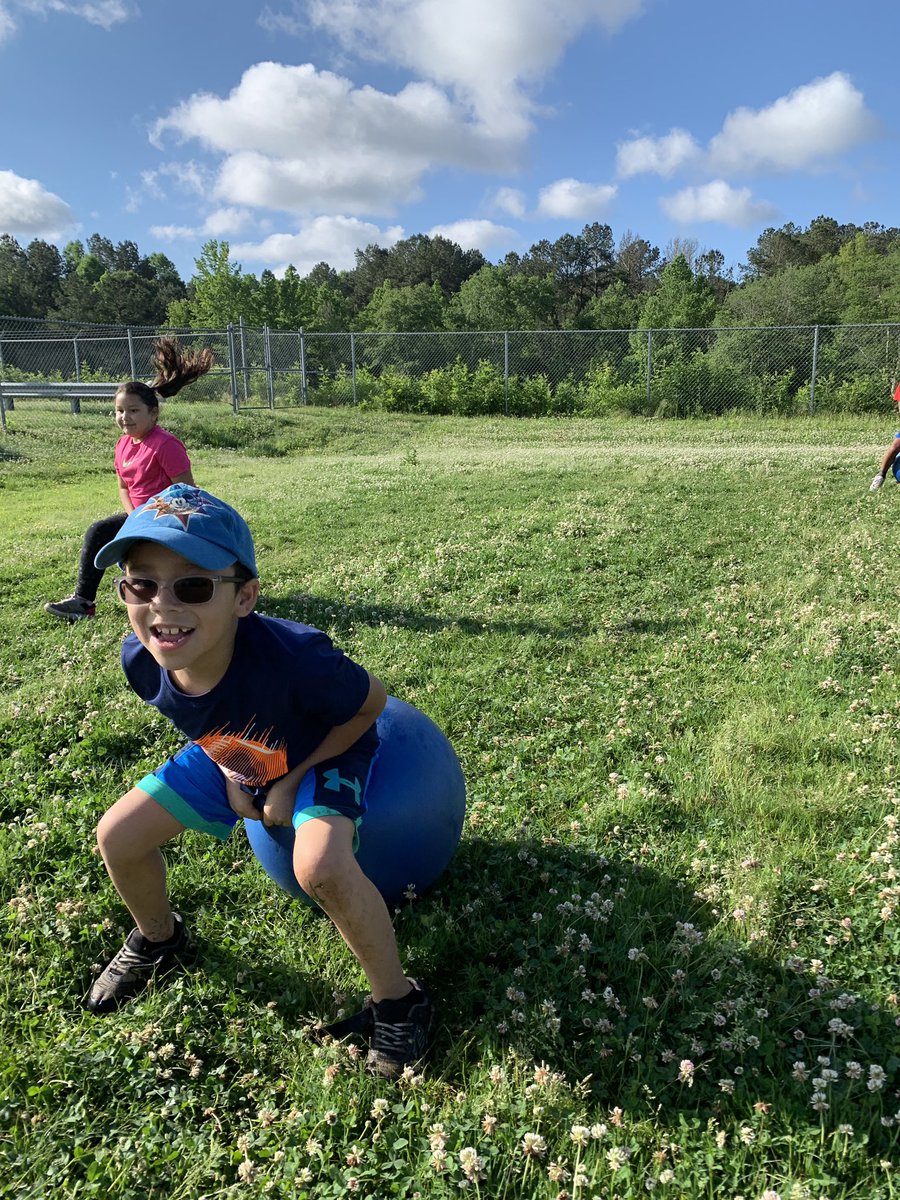 TweetnTeachr's tweet photo. 1st grade had a blast at Field day on Monday! 😎❤️@ClarkCreekSTEM #Rowtag https://t.co/mxnrSzifT0