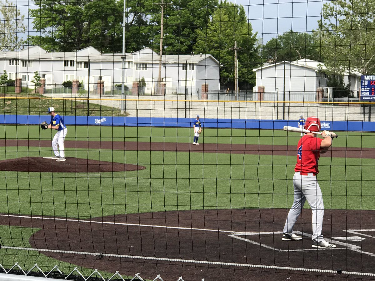 STEAMNeil's tweet image. Center battling. Down 8-0 but Chase Gumminger just threw a clean frame in 4th. @CenterHS