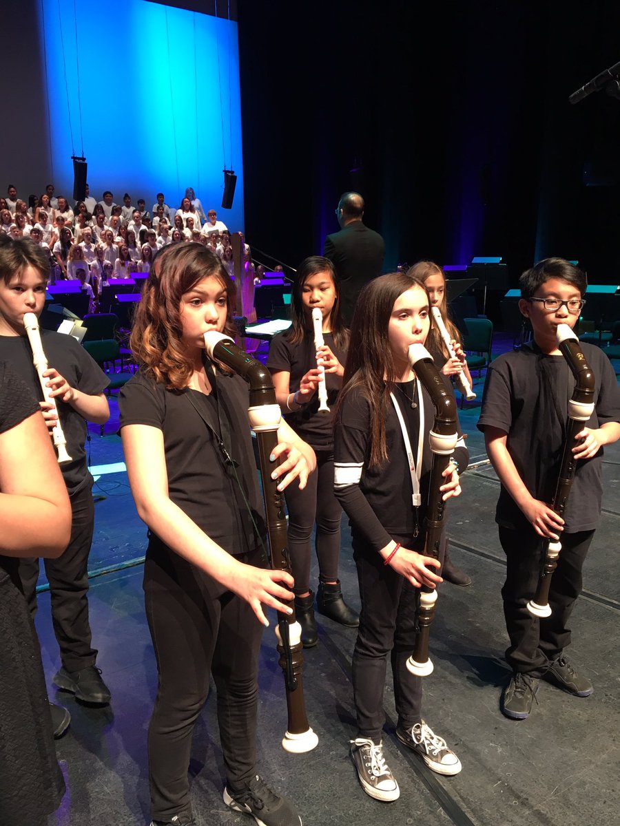 VictoryMusicMb's tweet photo. Rehearsing before the concert with the Seven Oaks School Division Choir. #AdventuresInMusic #WSO #WinnipegSymphonyOrchestra #RecorderEnsemble #Adiemus https://t.co/zOmhOJyIRc