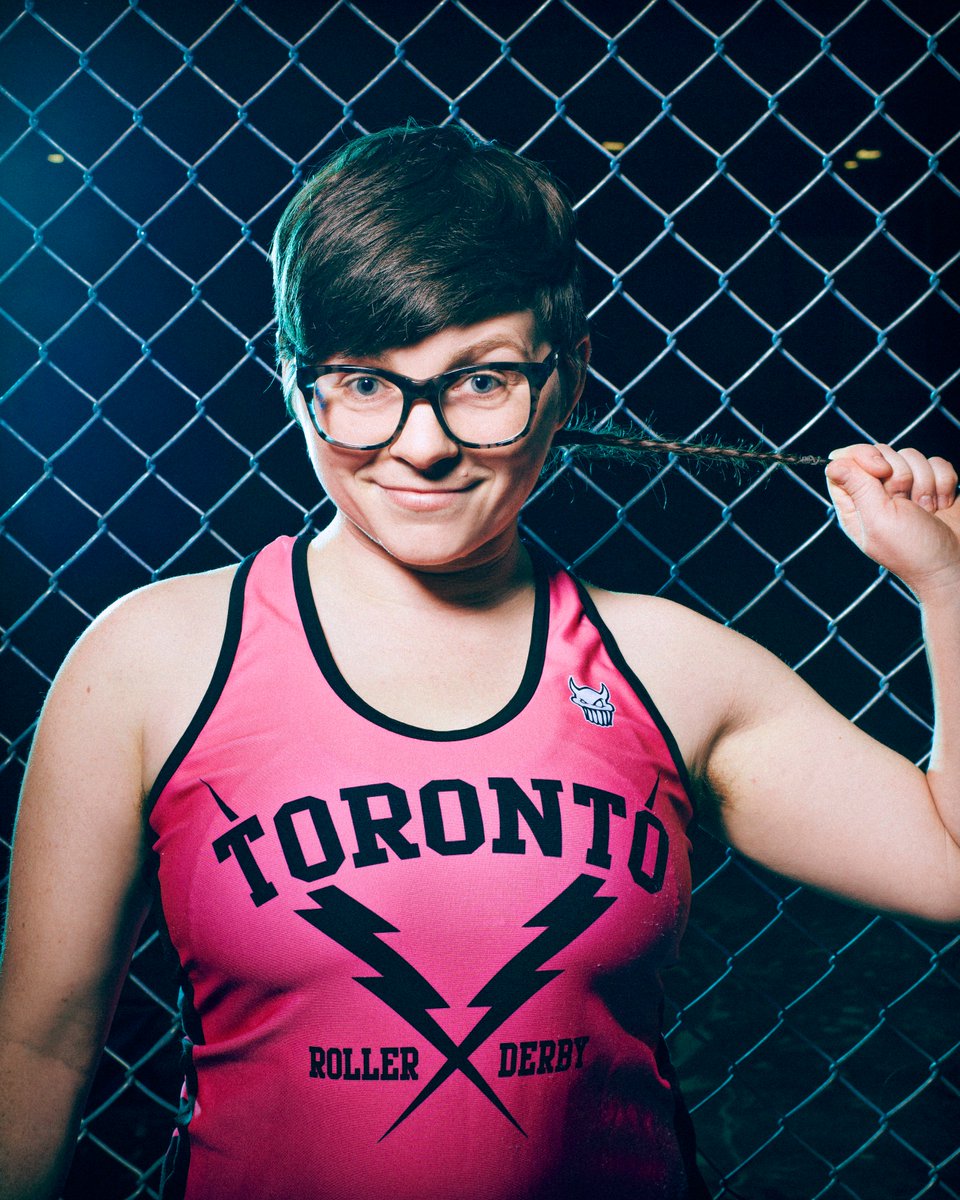 CNPowerToRD's tweet image. We're going to keep this short, unlike this next skater's rat tail. Behold the majesty and mayhem of the littlest homo. She's baaaaack... RABIES!

Rabies
Number 15
Sign: Scorpio
Home Team: Chicks Ahoy!
📸Ashlea Wessel
#rollerderby #toderby #LightItUp #toronto #rattail