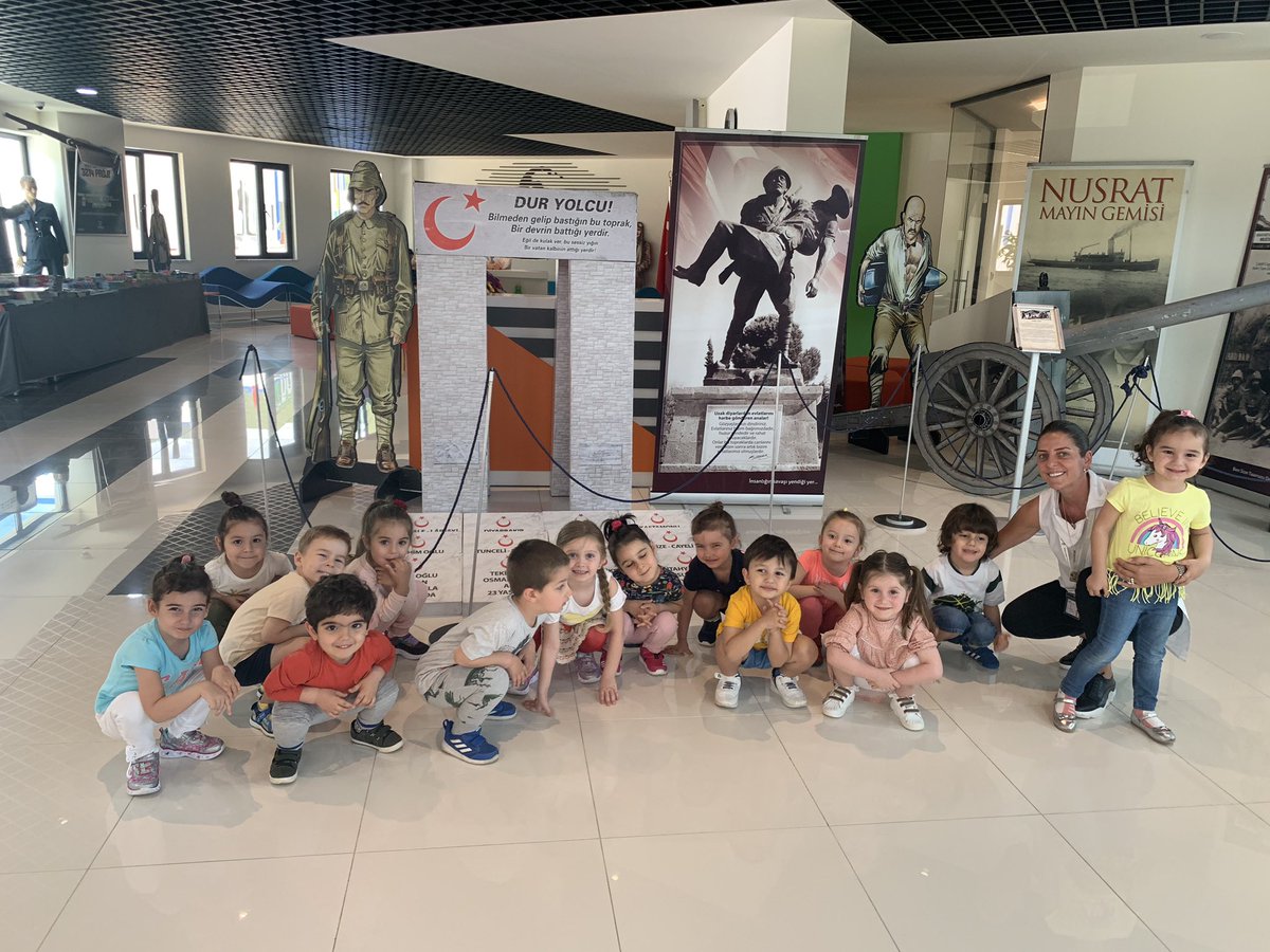 BodrumKoleji's tweet photo. Sevimli Yengeçler🦀Okulumuzun lobi katinda sergilenen;Çanakkale’den Cumhuriyet’e Müze Sergisi’ni gezdiler🇹🇷Sergiyi gezerken heyecanları ve merakları görülmeye değerdi👌@AliRizaLule @SanemBH @KvancBarlas @TijenK @ufukkdnz @esrasert1979 @ayselturgut81 @figentas84 @BodrumKoleji https://t.co/JP6ODSIZEc