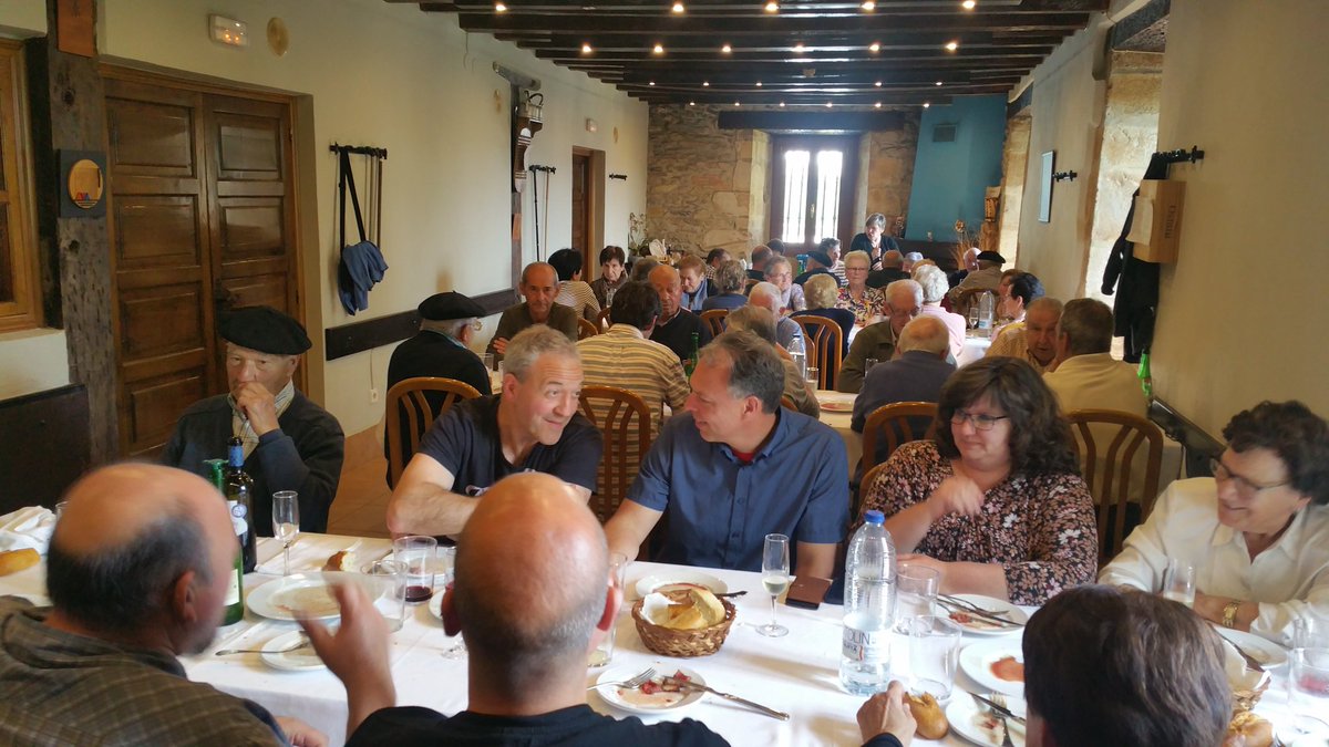 Itsaso_herria's tweet photo. Ederra izan da hainbeste herritarren artean #SanIsidro eguna ospatzea. #Goiti okindegi ekologikoa bisitatuz herriko ekoizpen ereduak ezagutzeko eta trukatzeko aprobetxatu dugu #Itsaso #ItsasokoOstatua #emankortasuna https://t.co/fPsYL6feOV