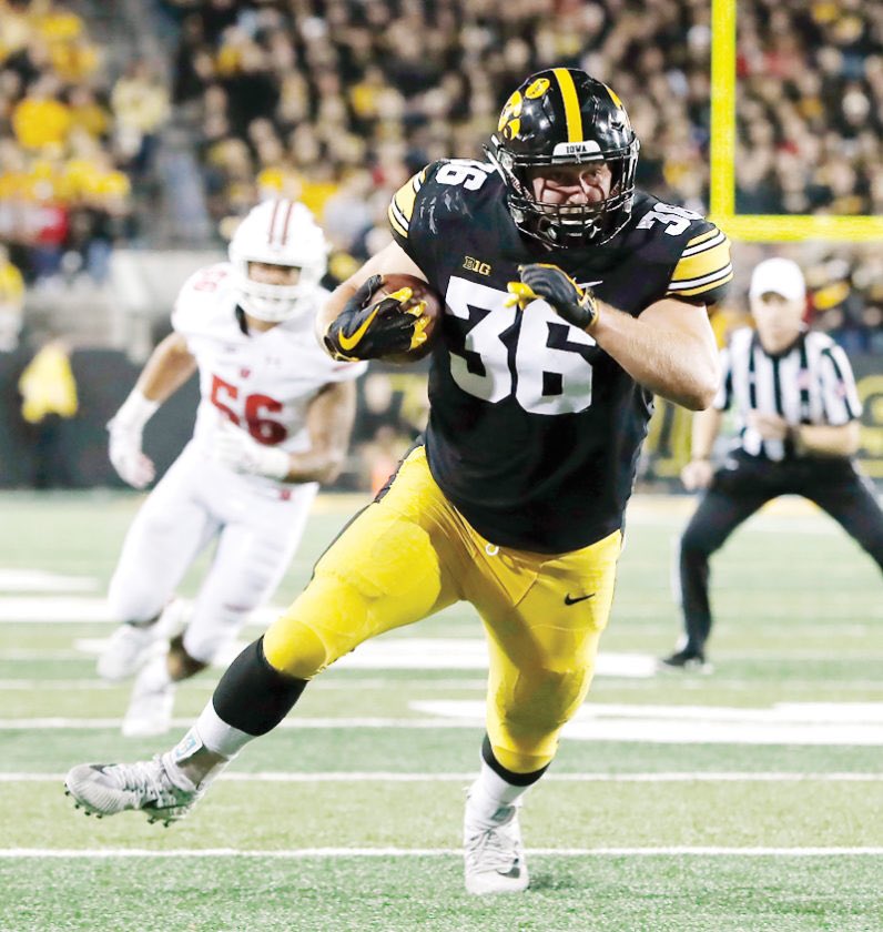 NFLDraft_2020's tweet image. 2020 NFL Top Seniors: FB
6 Spencer Nigh AUBURN
5 Hayden Johnson ARKANSAS
4 Nick Ralston LOUISIANA
3 Brady Ross IOWA