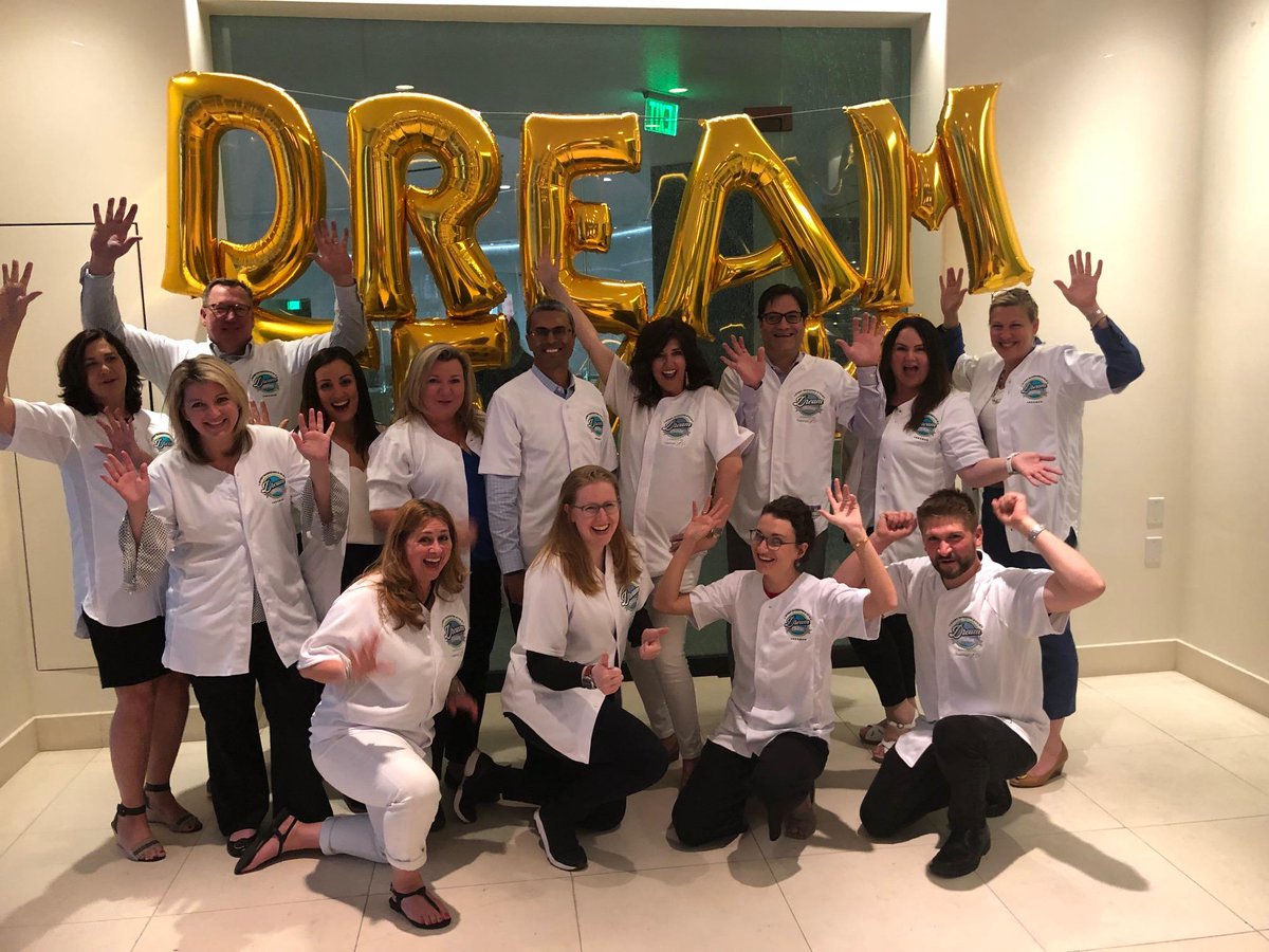 FreemanCo's tweet photo. Cheers to the @EventMarketer #B2BDreamTeam past and present! @helenjstoddard @ErinMcElroyBiz @catillmanation  @HeatherThomasSV @garettcarr @orege @AndrewRossi @gretnaka @kelseyschimm @ConvergenceEM @johnheiman9 
Read about this amazing group here: https://t.co/2XtKG0R9jk https://t.co/7tGK0oRxxN