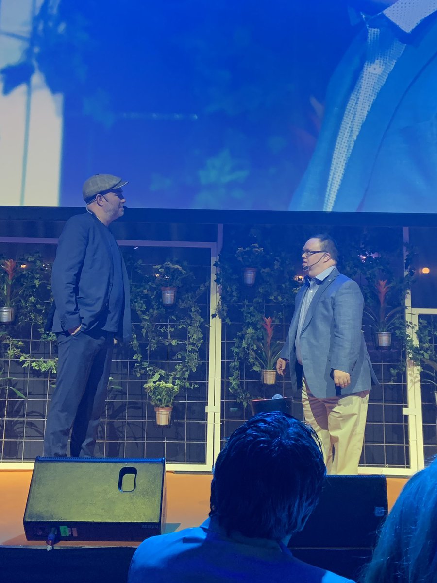 Samhällsgalan på Cirkus bästa @APilebro Eriksbergsskolan är nominerad #solskol med <a href="/MikaelKaspar/">Mikael Kaspar</a> <a href="/annos_s/">annos.( ˙³˙ )</a>