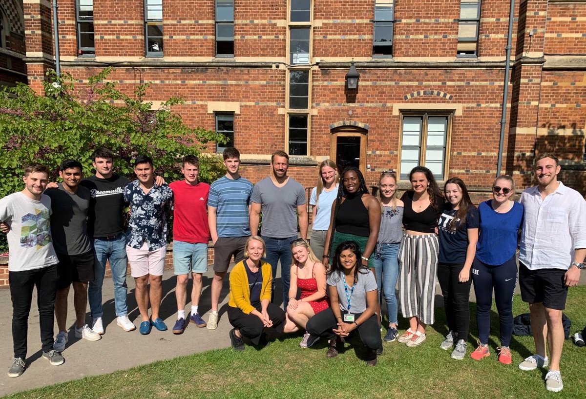 KCRFC’s men and women met today with our latest (social) signing, <a href="/ChrisRobshaw/">Chris Robshaw</a>. Thank you Chris for your kind words ahead of our Final Exams, and best of luck to <a href="/Harlequins/">Harlequins 🃏</a> for this weekend’s fixture against <a href="/WaspsRugby/">Wasps Rugby</a>! 🏉 <a href="/KebleOxford/">Keble College, Oxford</a>