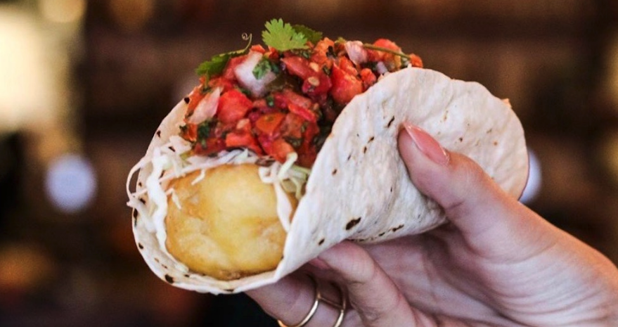 DailyHiveVan's tweet photo. Yes. Please. Here's where to get FREE Tacofino tacos in #Vancouver tomorrow 😱🌮 https://t.co/8sB3uOpT3I https://t.co/TwjxIv3AgH
