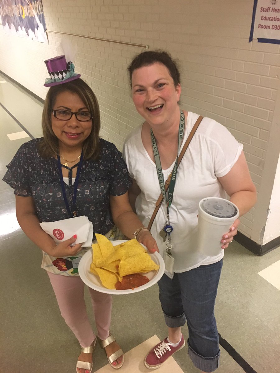 JulianneDenton's tweet photo. A big shout out to San Marcos off of Meridian in SW OKC for donating chips & salsa to our staff today. Talk about a perfect mid-week pick me up! We are grateful for our community. #PowerOfPartnership #OklaEd #RisingRockets @OKCPS https://t.co/krfPsyJO8U