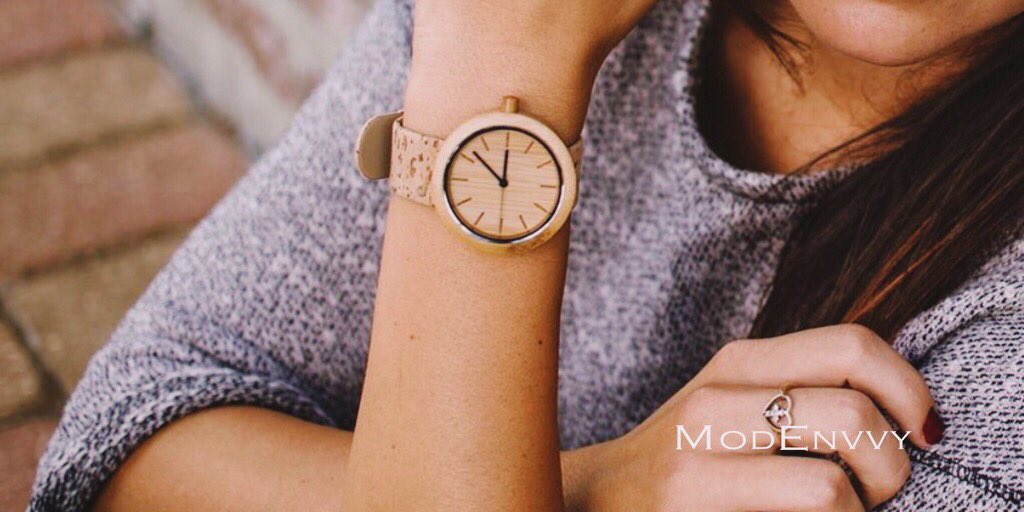 ModEnvvy's tweet image. H O T  |  The summertime countdown is in full effect, making this watch a hot item. Unique, stylish &amp;amp; the perfect complement to a sun-kissed glow. ☀️

#modenvvy #expectbettermodenvvy #WednesdayMotivation #watchesofinstagram #summerfashion2019 #womenswatches