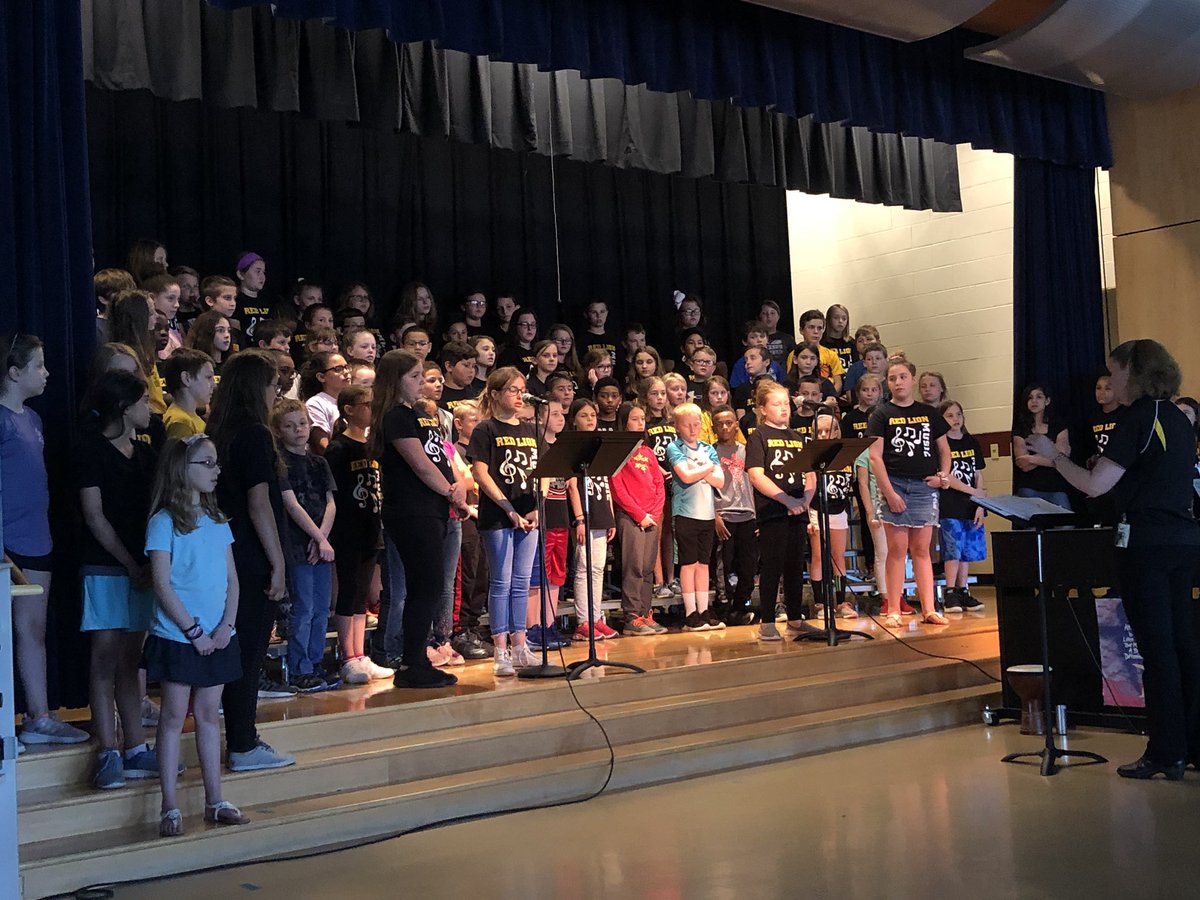 MrsMeganJordan's tweet photo. Watching and listening to our 4th grade chorus song for us! @LJMelemschool https://t.co/ifcqD9Ps3w