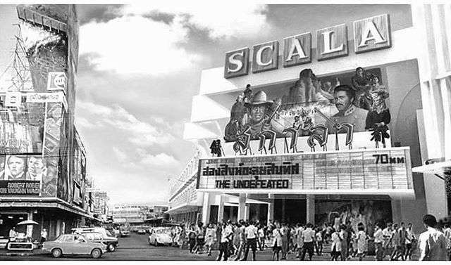 SEAsiatheater's tweet photo. My friend and legendary poster artist Kampol #khamposter Niyomthai enhanced this vintage shot of Scala Theatre on its opening day, December 31st, 1969.
Scala turns 50 years old this year.
#theaterhunt #thailandsmovietheaters #vintagephoto #Bangkok #bkk… https://t.co/JW1wJ8Oe0f https://t.co/3uY3vAgF3k