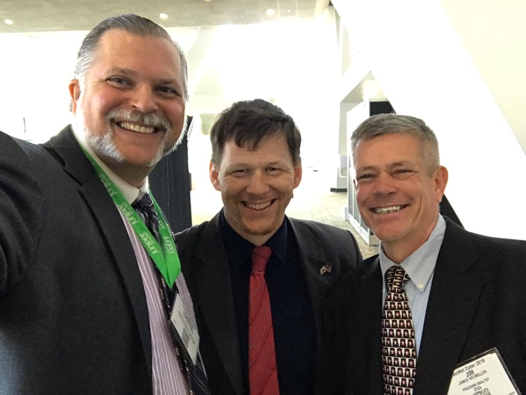 DoW_DISA's tweet photo. RT @milSuite: We ran into some milSuiters at the DoD and Federal Knowledge Management Symposium. If you are attending stop by to see Larry or look for the milSuite booth. #KM #KMSymposium #DISA @USDISA https://t.co/tujVI05k47